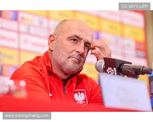 波兰主帅:我认为莱万将是西甲金靴;什琴斯尼太年轻不该退役 波兰主帅:我认为莱万将是西甲金靴;什琴斯尼太年轻不该退役